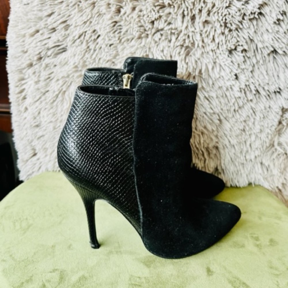 Steve Madden size 8M Black Bootie.